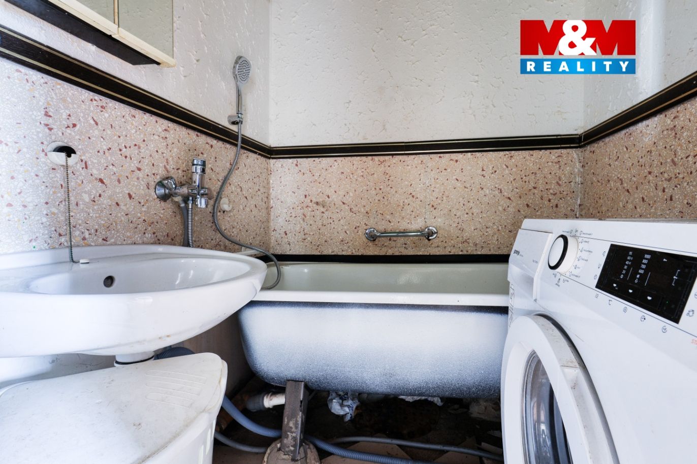 cfe0325a-5c50-45c6-afe4-d31a9b6775fa.jpg