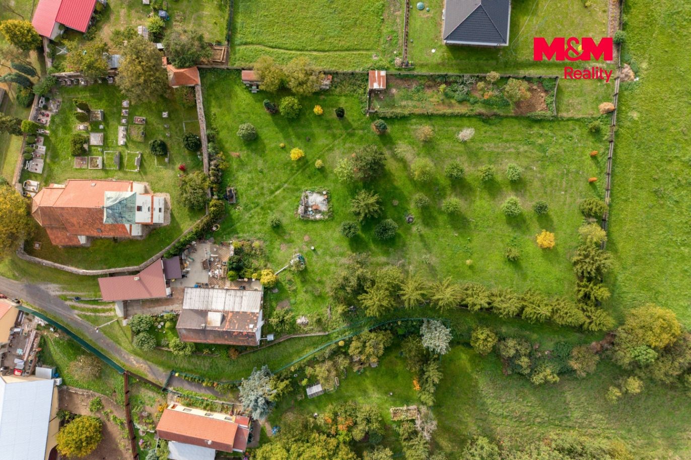 Letecký pohled na dům a zahradu