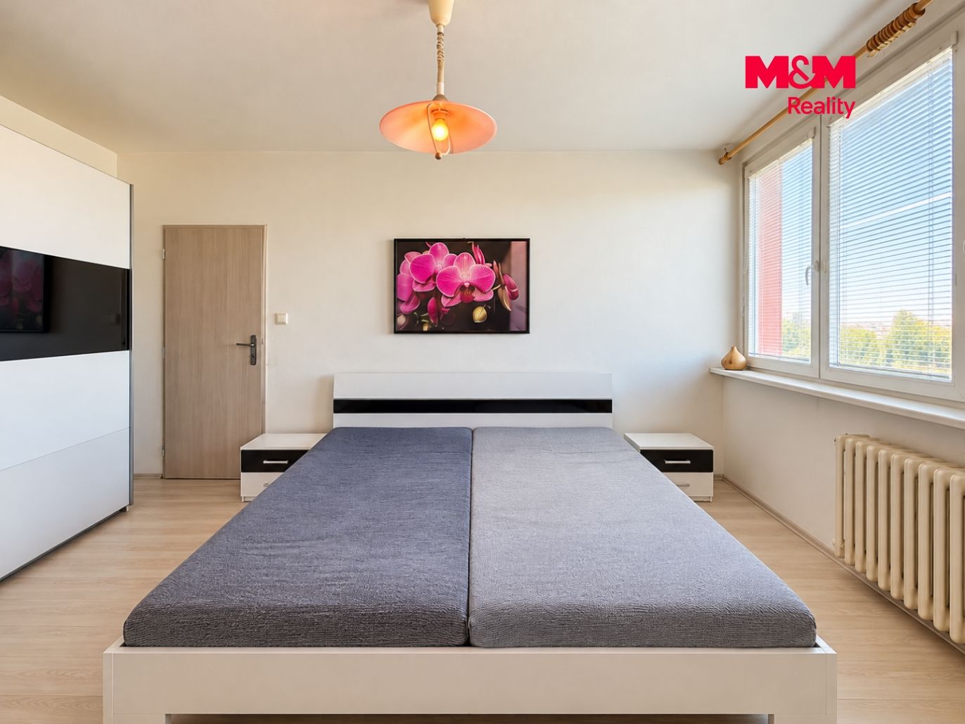 Moderní minimalistická ložnice.png