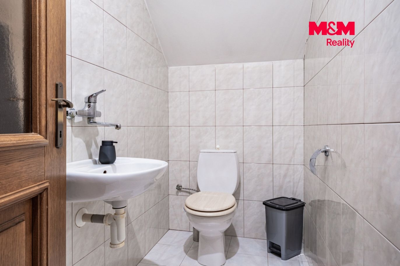 Samostatné WC v bytě 4+1 ve 2. NP