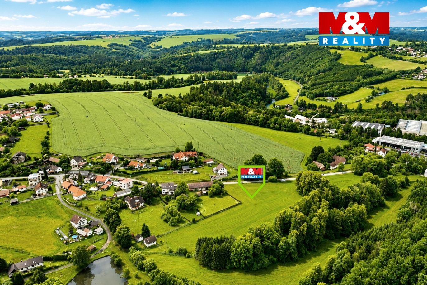 pozemek a okolí