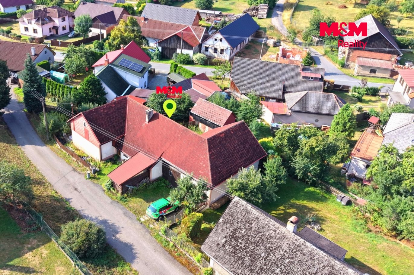 dům a okolí