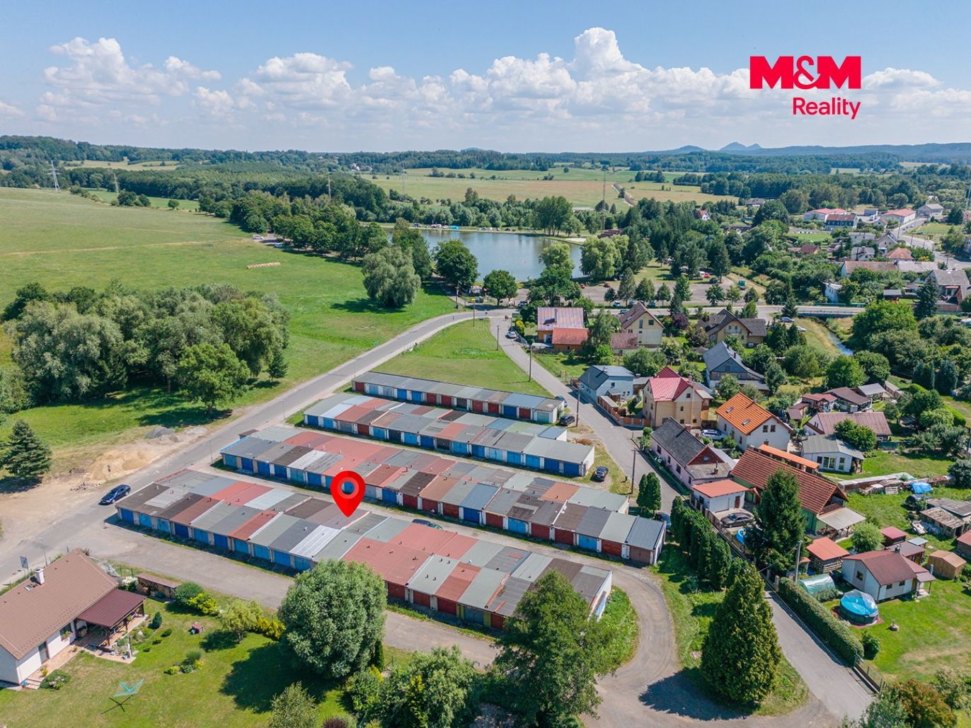 pohled na garáž
