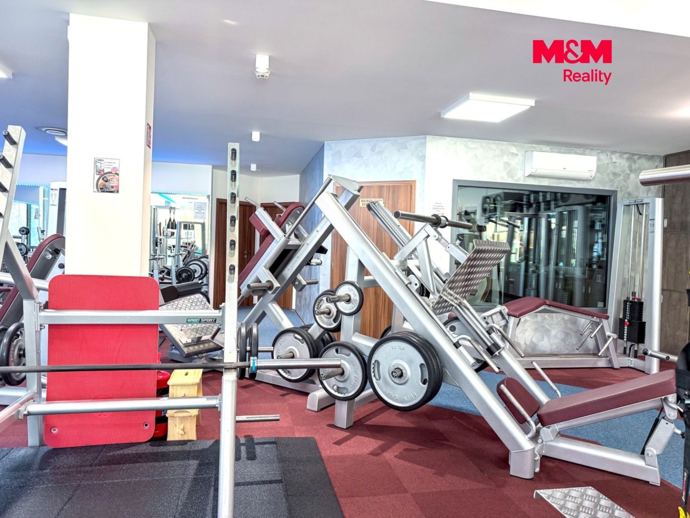 Prostor  fitness centra - vybavení
