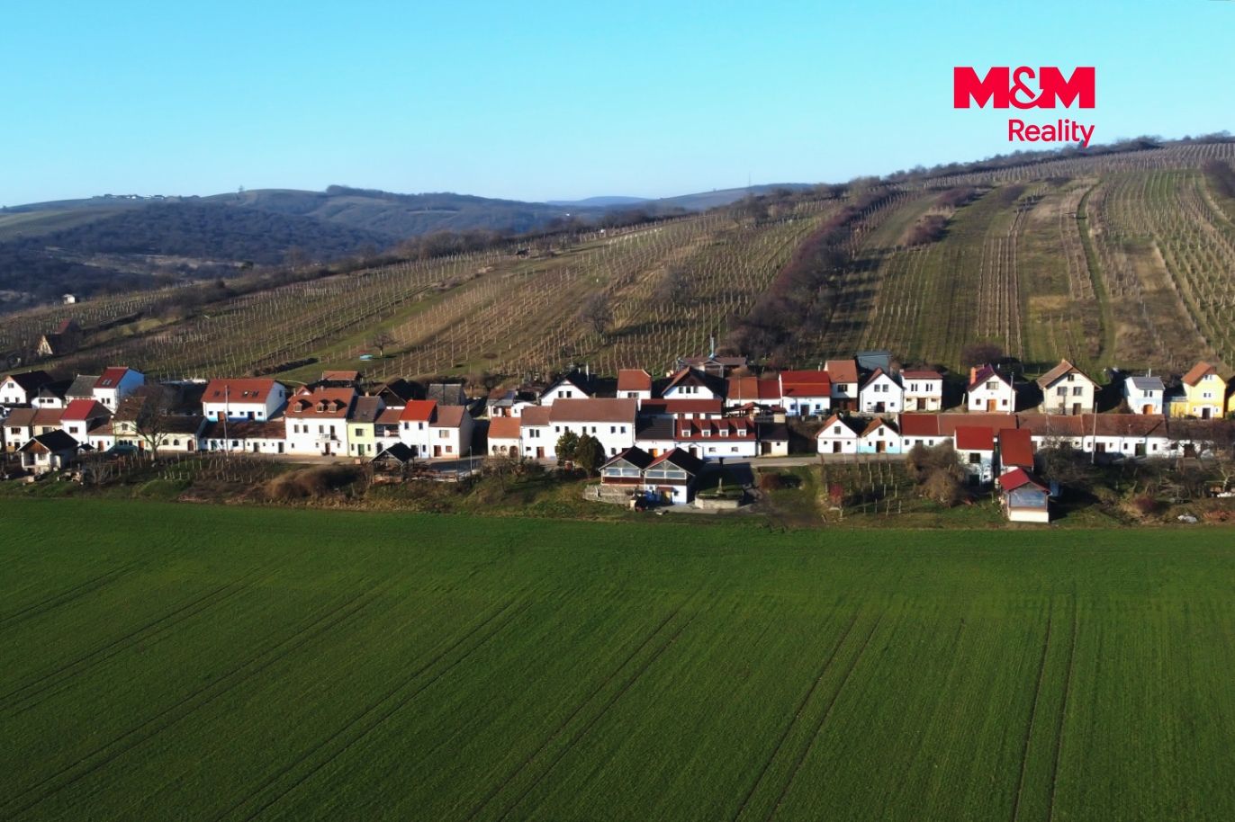 dům a okolí