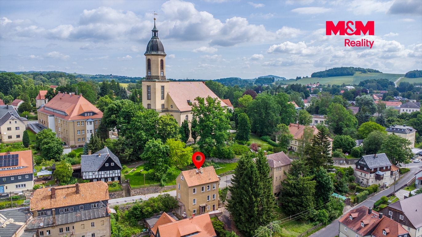 Dům a okolí