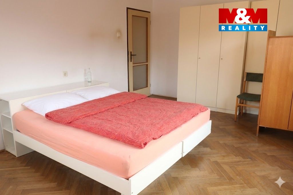 ložnice skříně.jpg