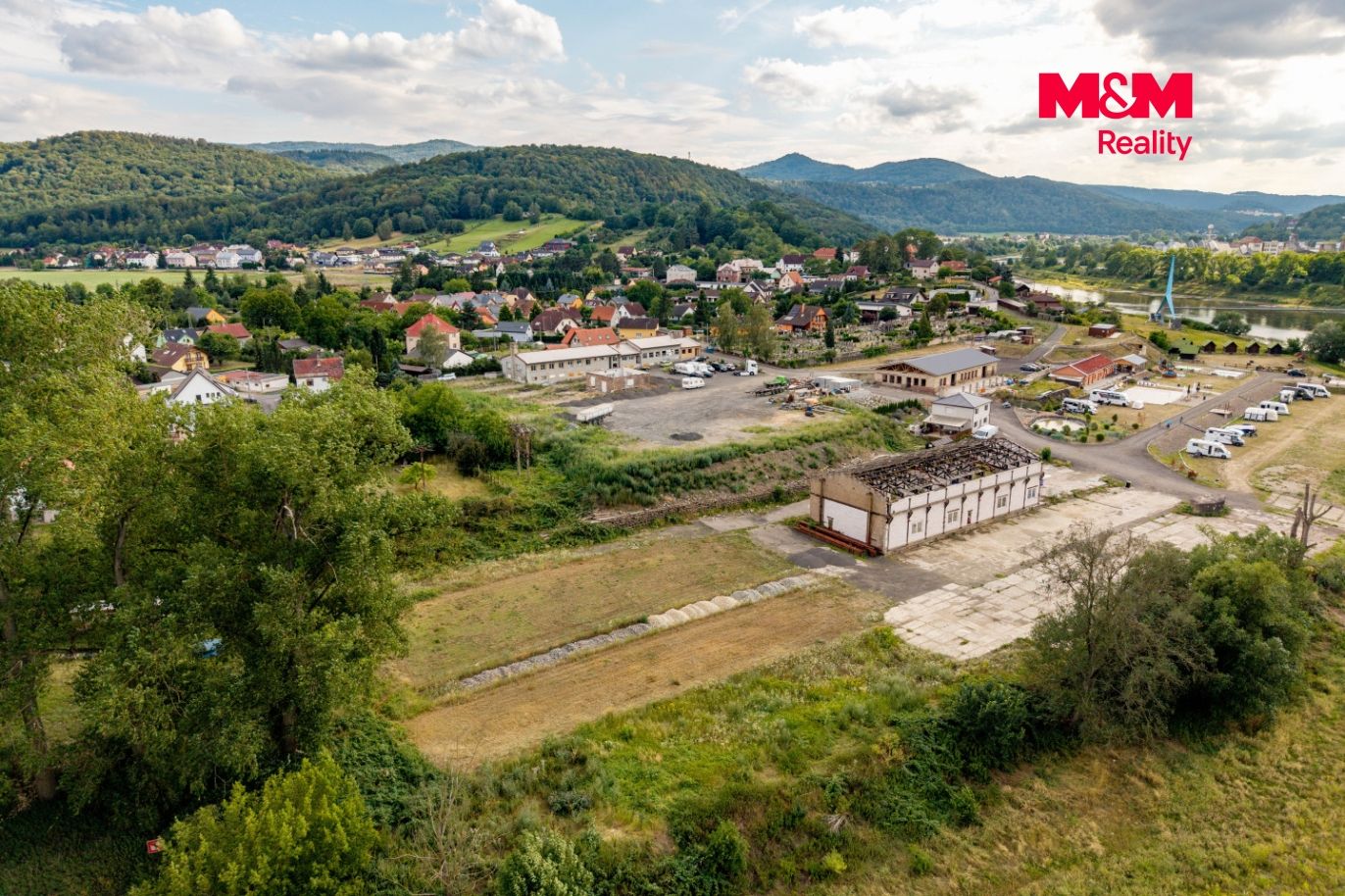 Pohled na pozemek a okolí