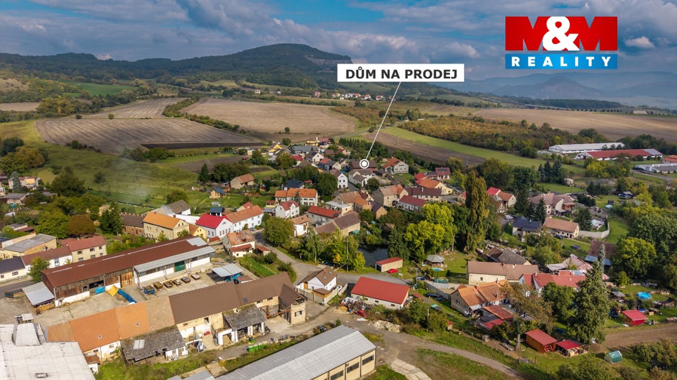 Pohled na dům a okolí