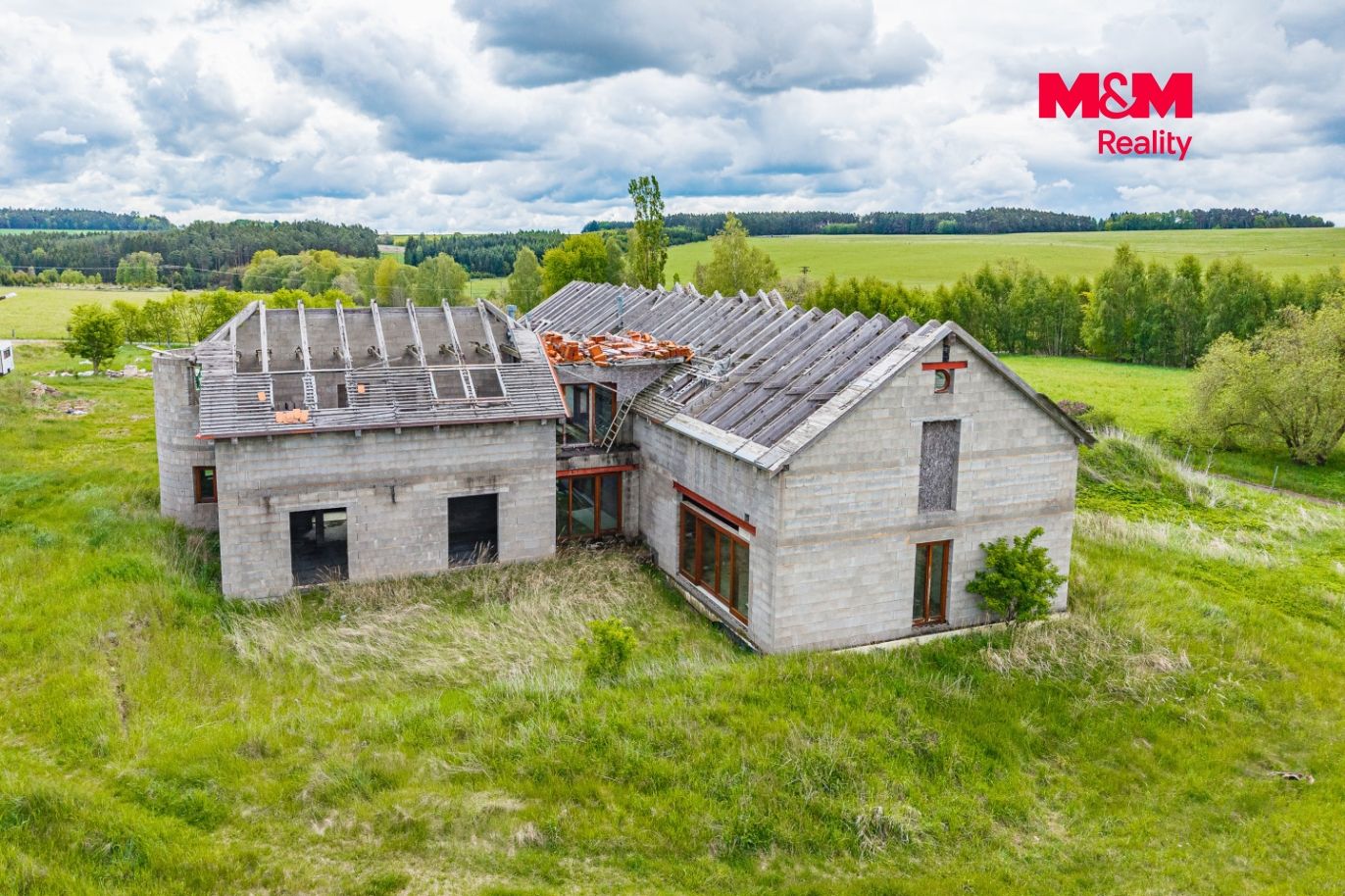 Dům