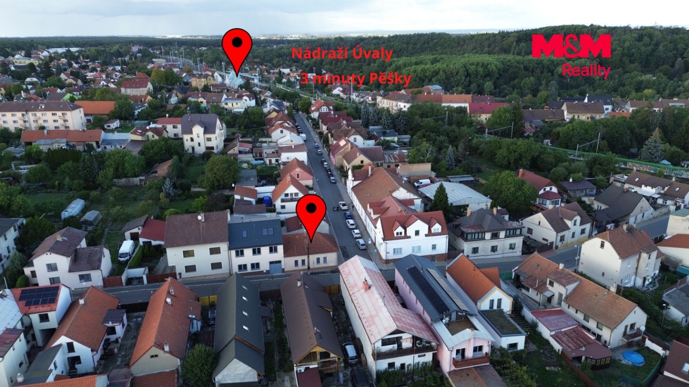 Nádraží stanice Úvaly.jpg
