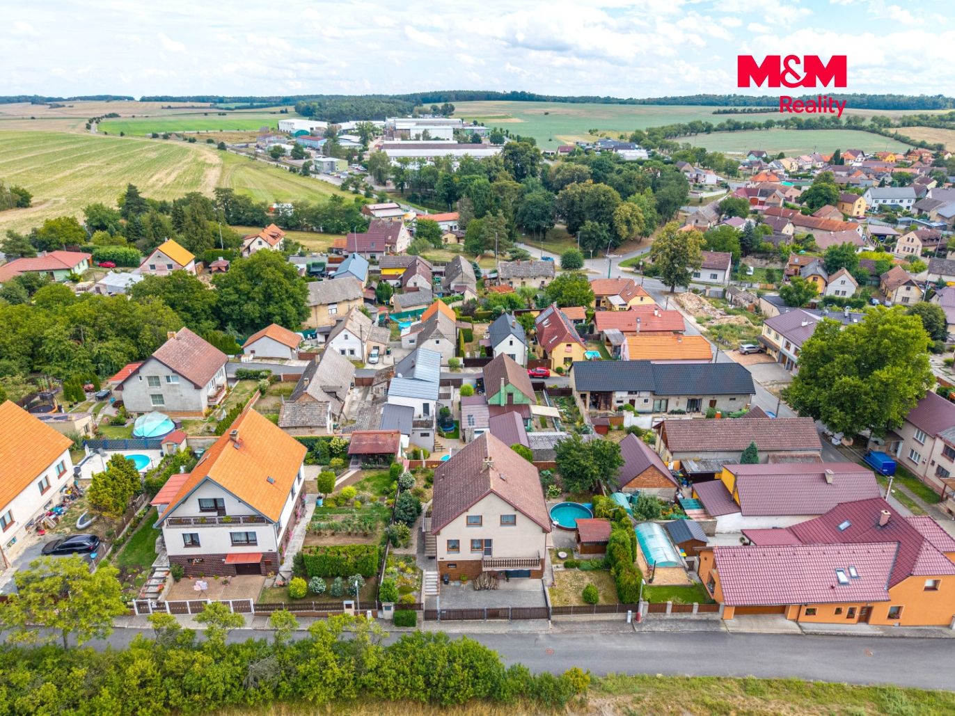 Dům a okolí