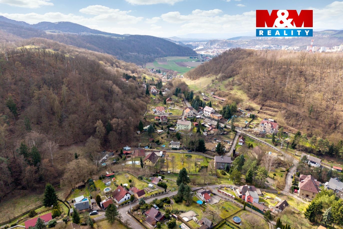 Pohled na pozemek a okolí