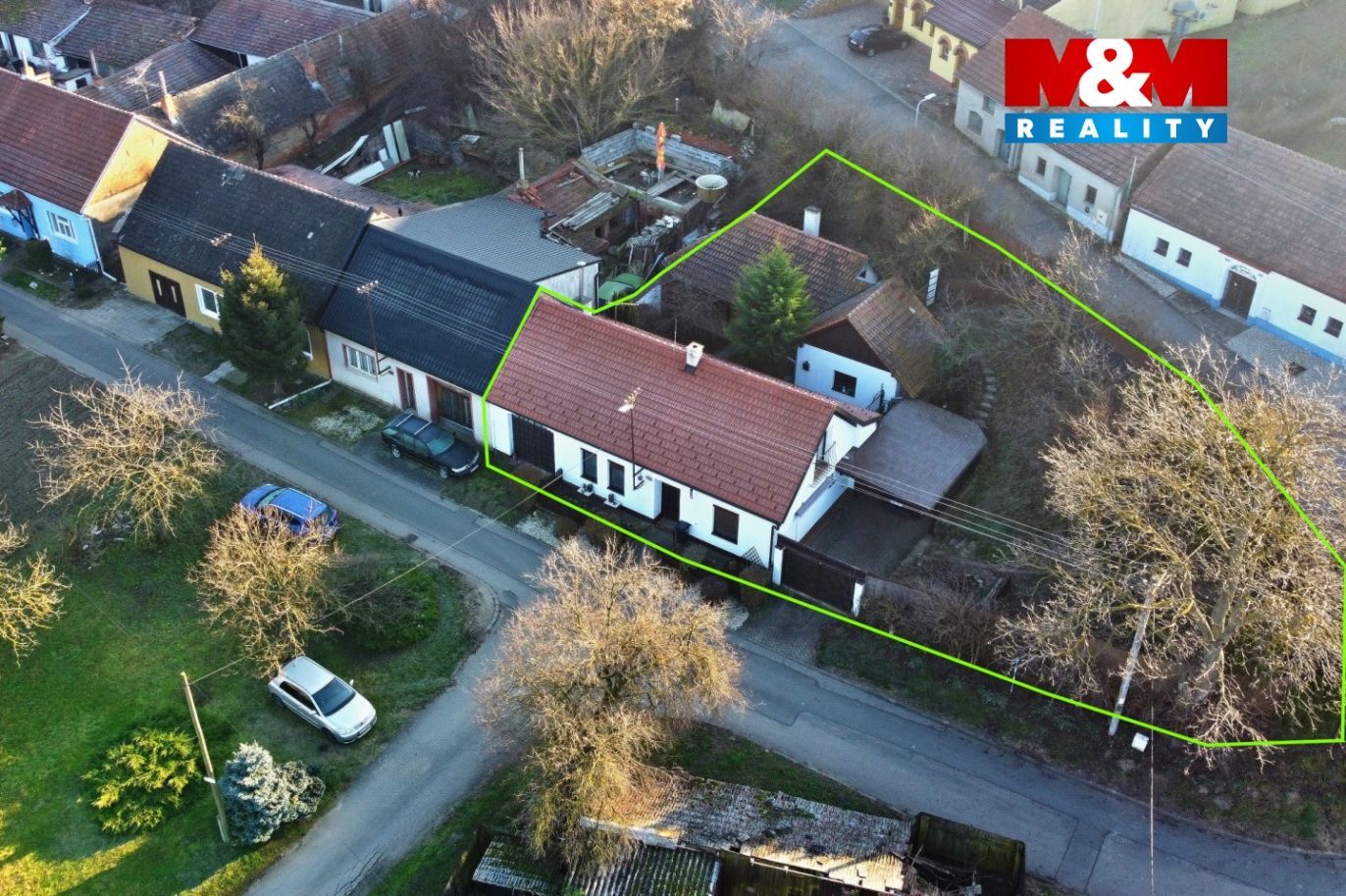 dům a okolí