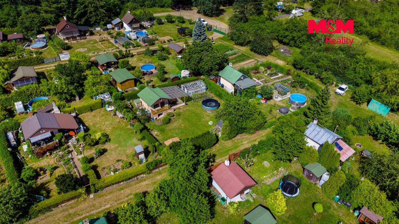Pohled na zahradu a okolí