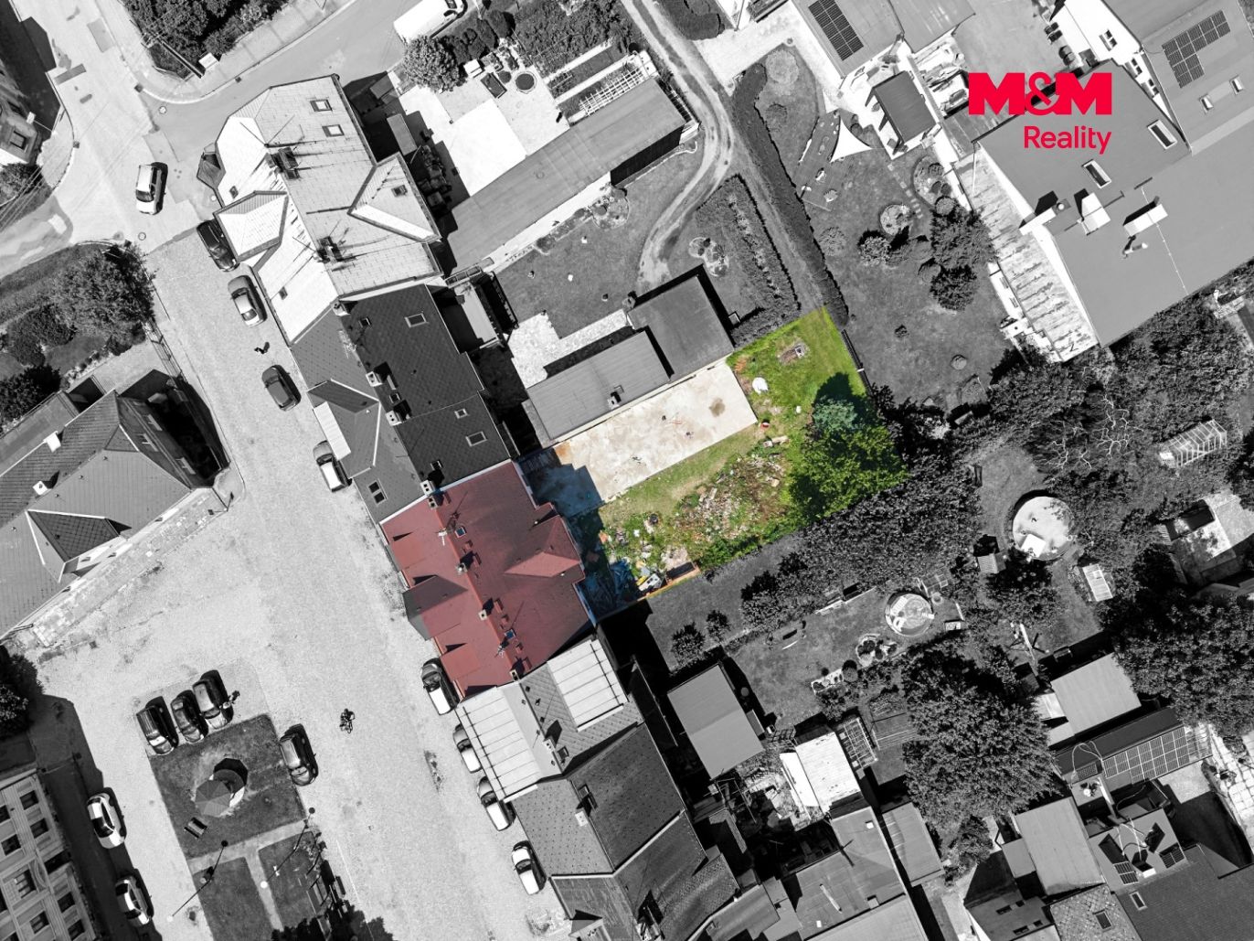 Výřez domu z dronu.jpg