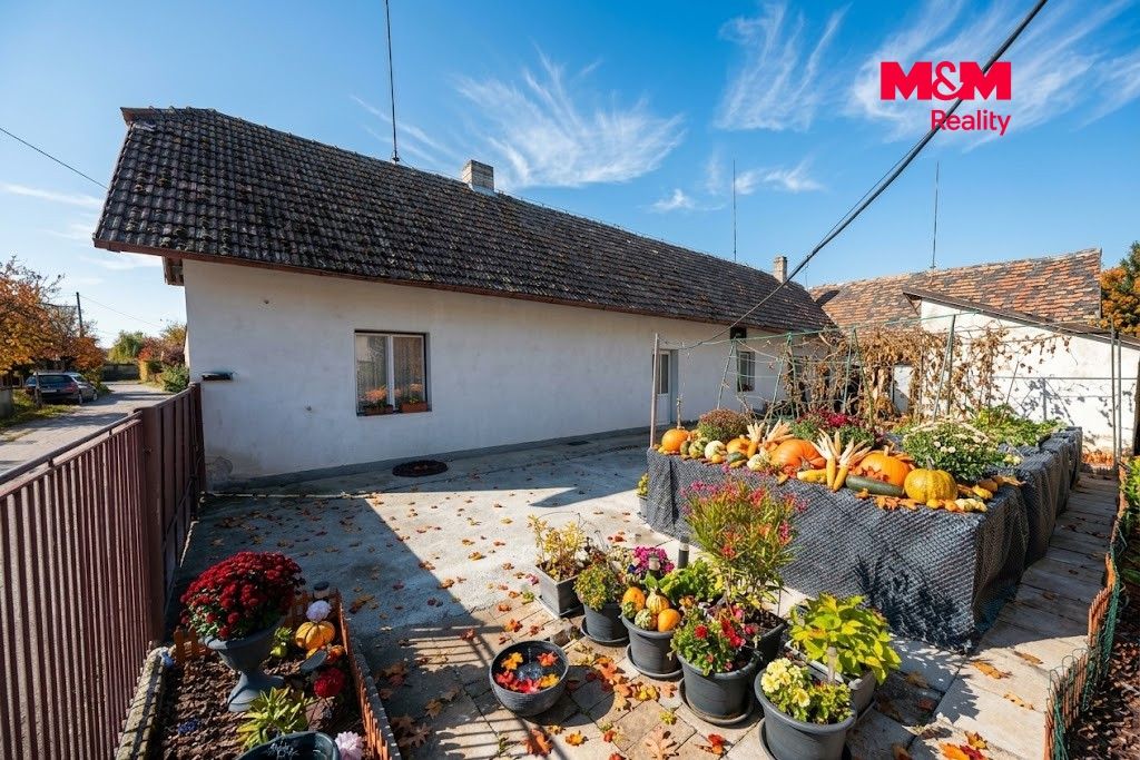 podzim dvůr1.jpg