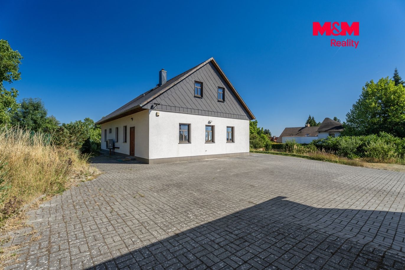 Dům