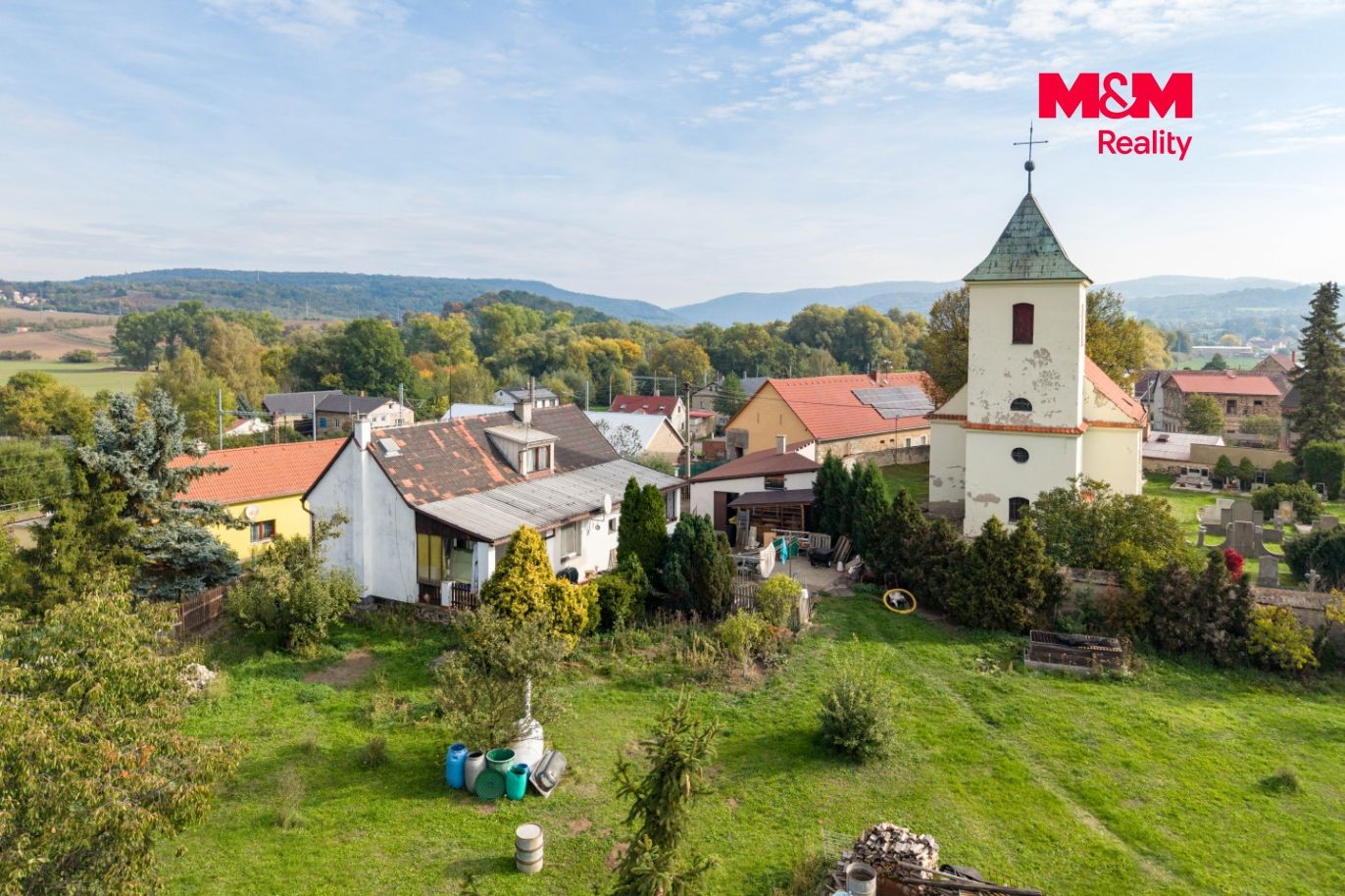 Pohled na dům a okolí
