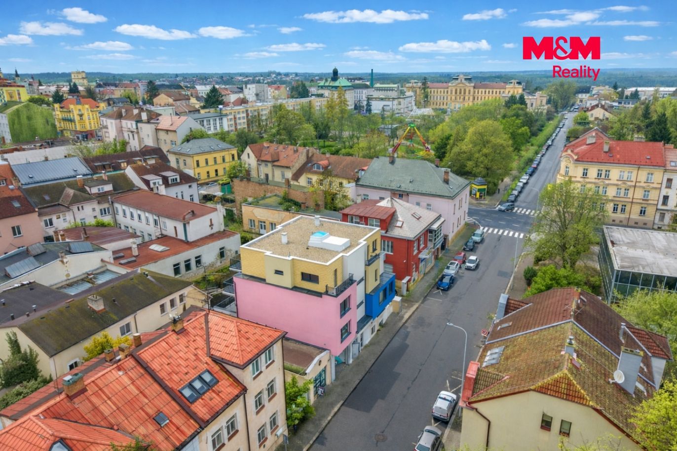 Pohled na dům a okolí