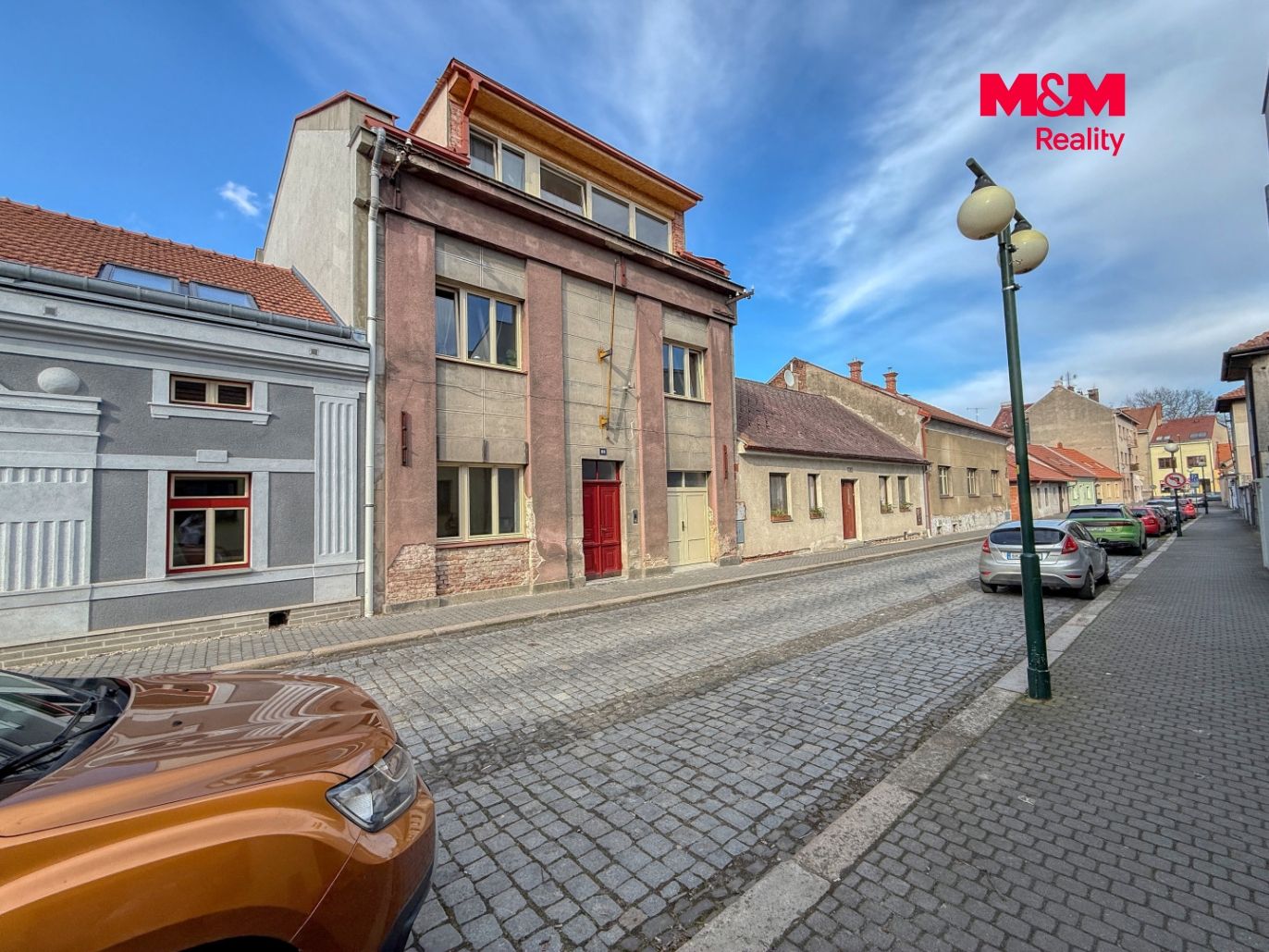 Dům