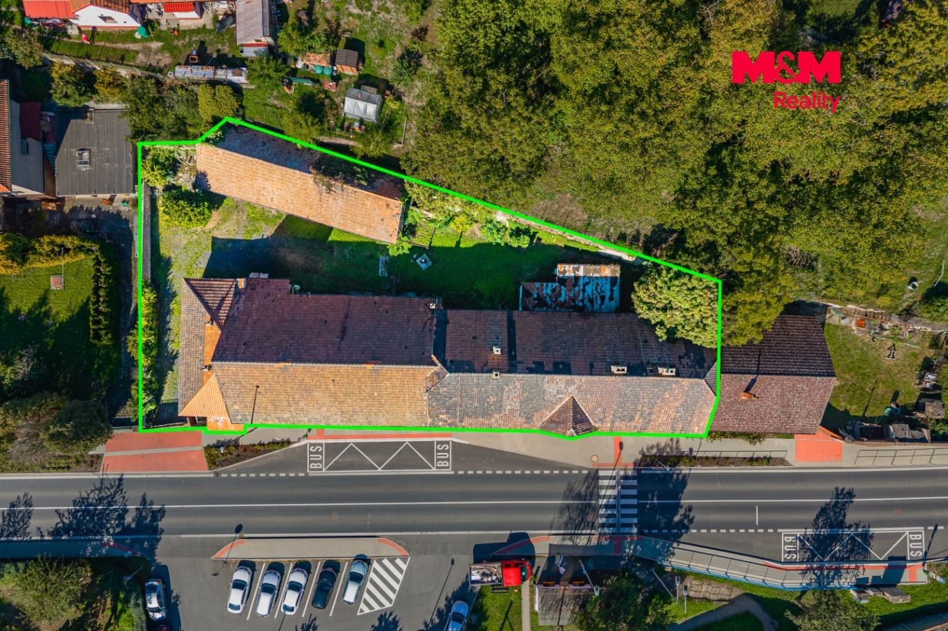 Foto celé nemovitosti i se zahradou 