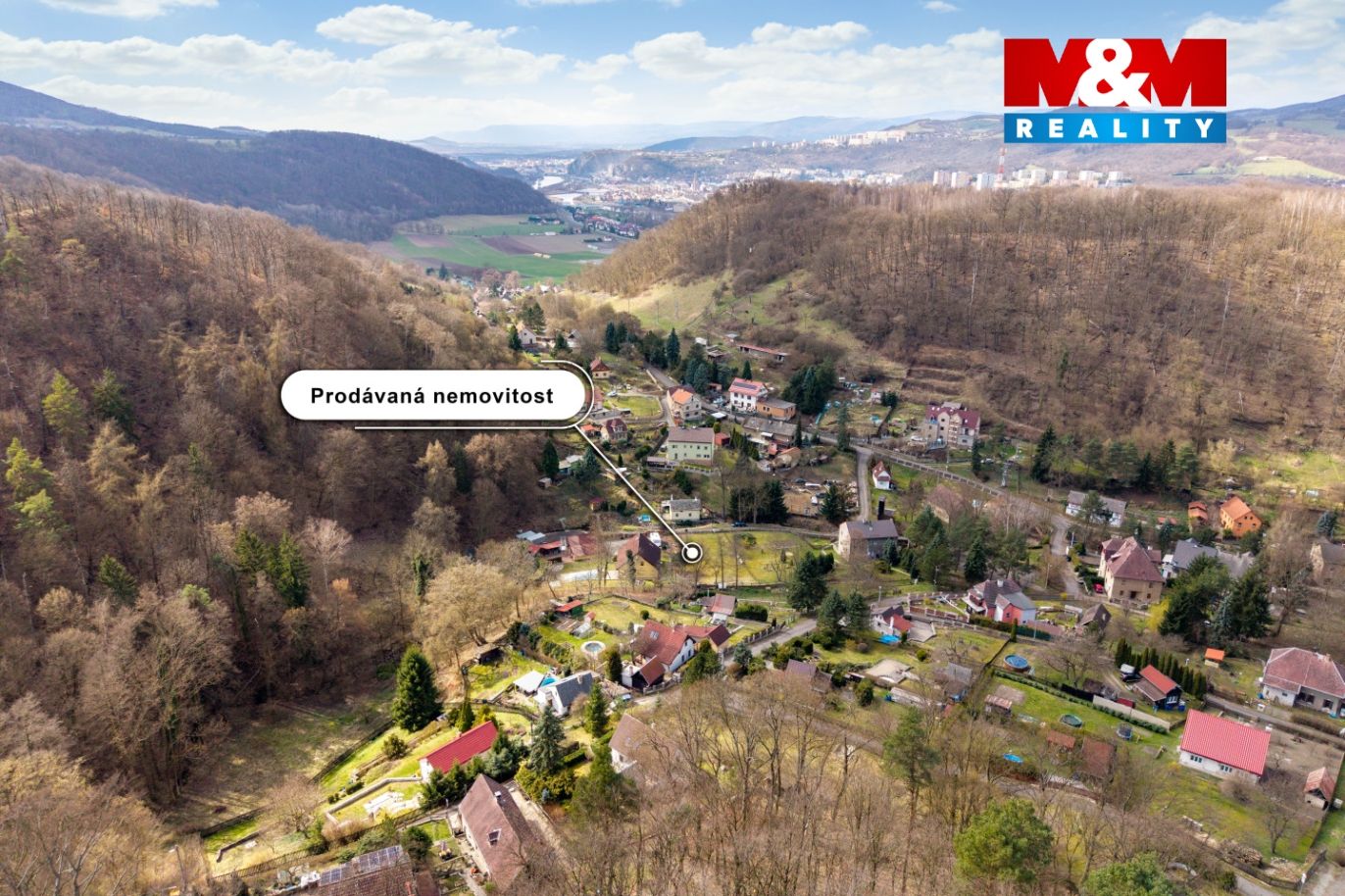 Pohled na pozemek a okolí