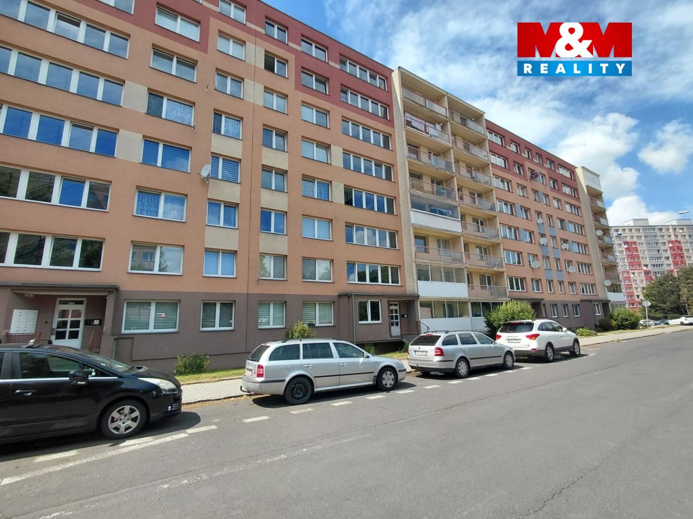 Parkoviště před domem