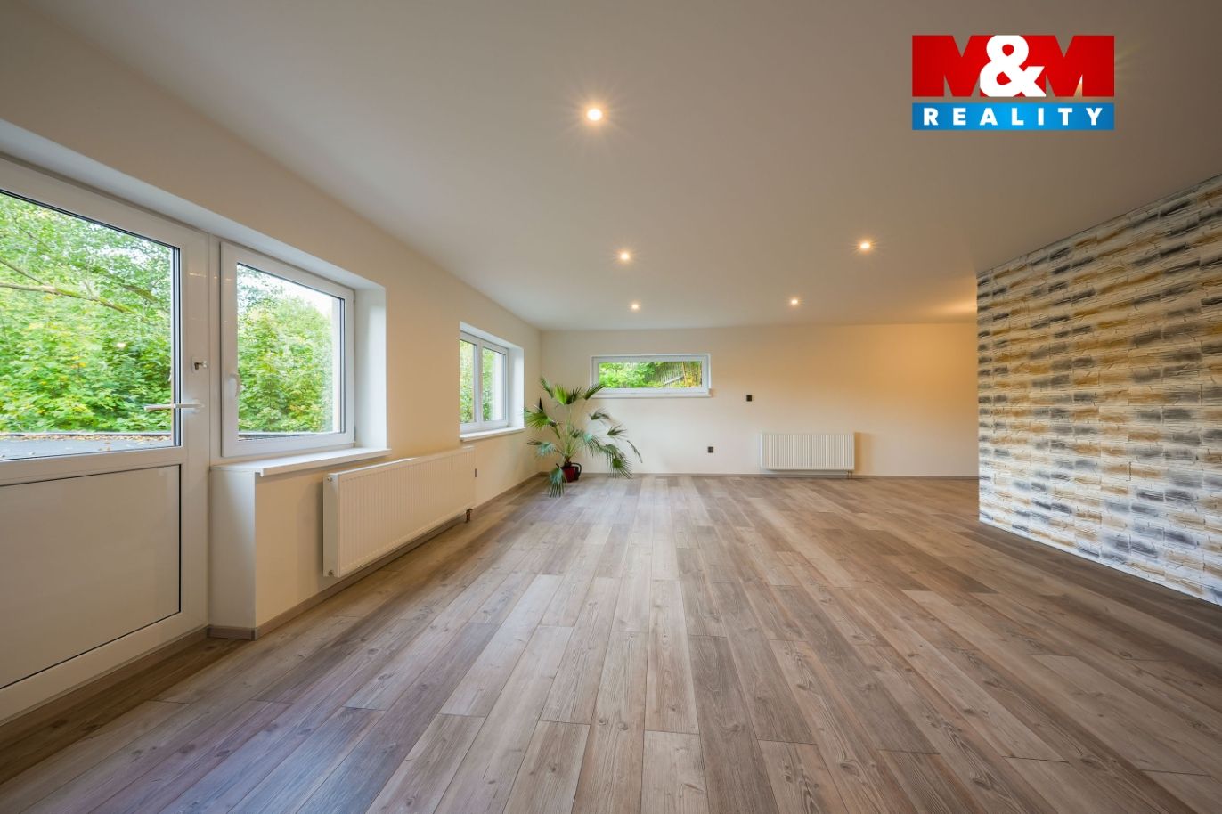 Obývací pokoj s kuchyňským koutem bytu 2+kk  75 m² 
