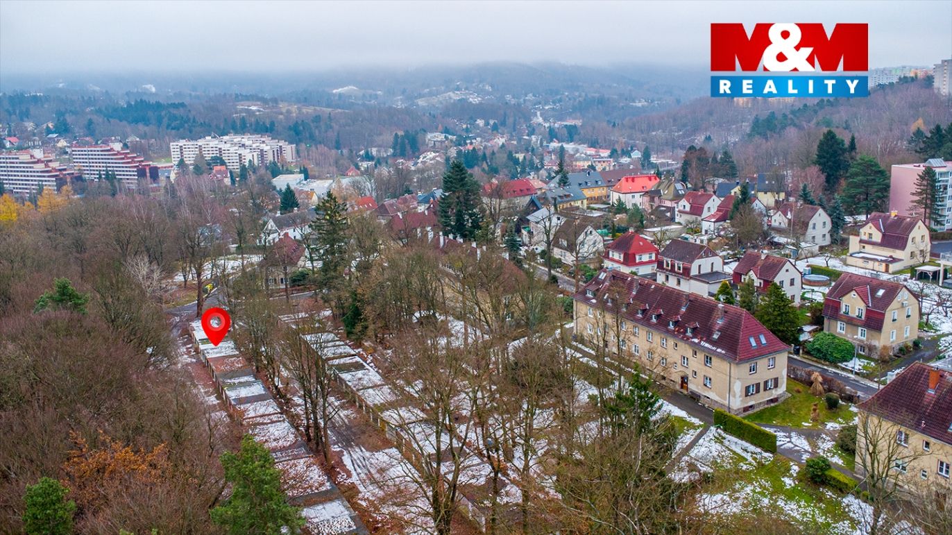 Pohled na garáž z dronu