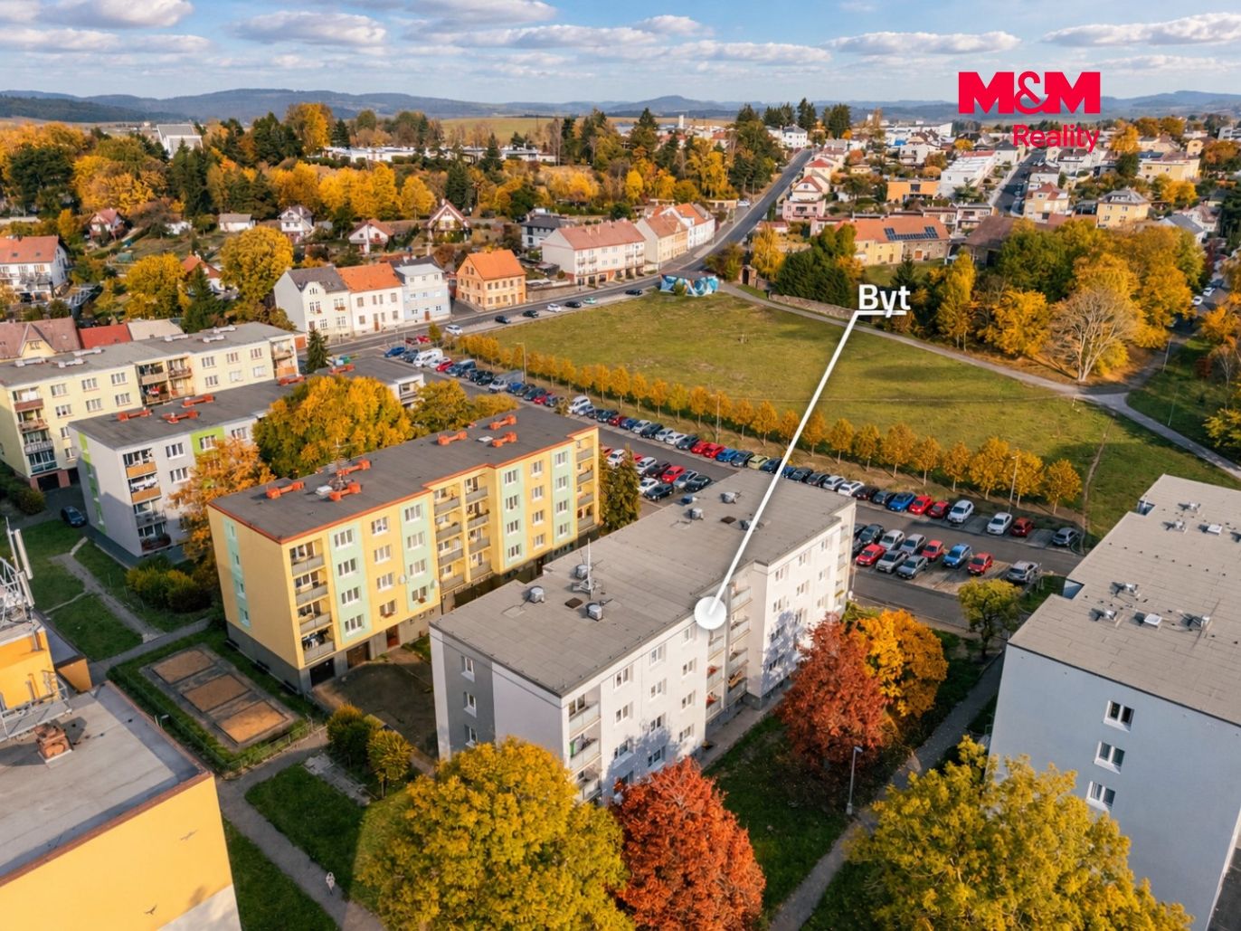 Podzimní město s označeným bytem (1).jpg