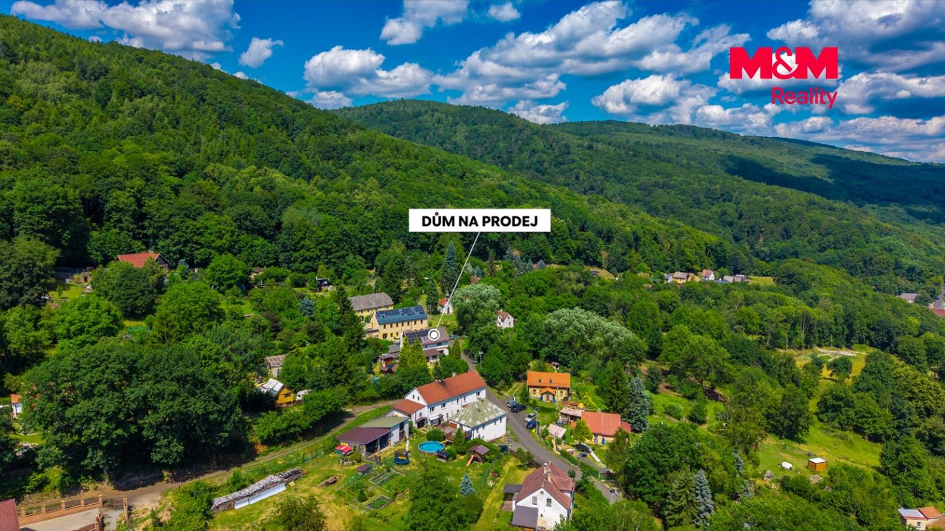 Pohled na dům a okolí