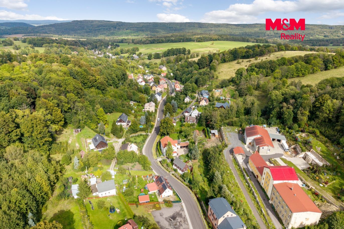 Letecký pohled na dům a okolí