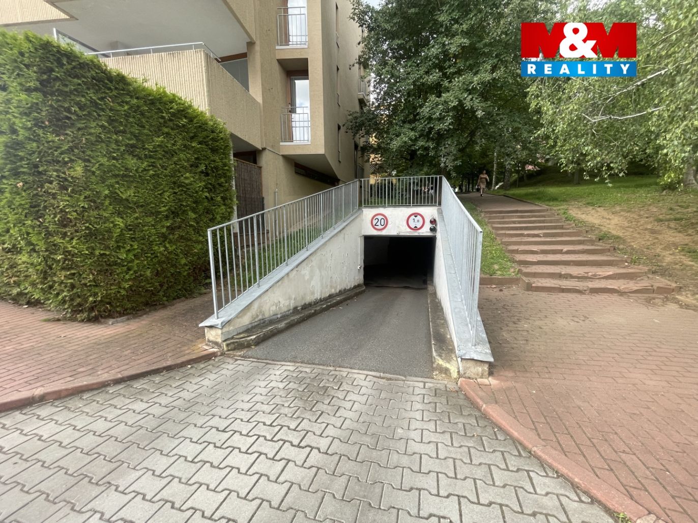 vjezd do podzemní garáže