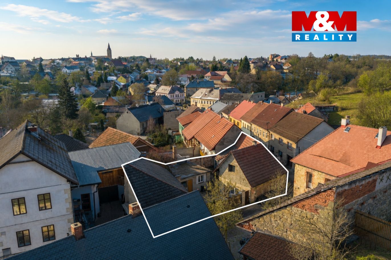 Pohled na dům a okolí