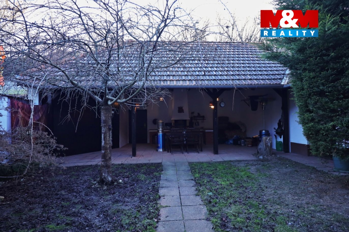 dvůr