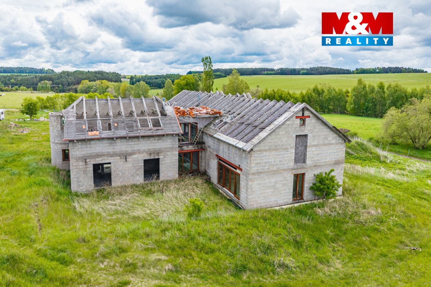 Dům