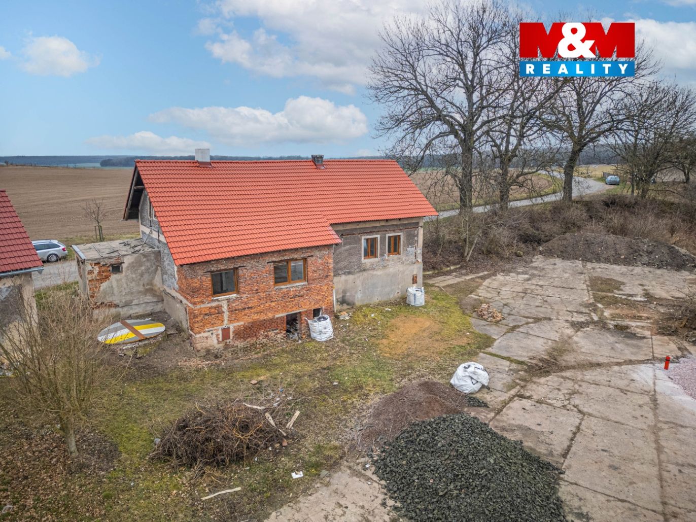 Dům