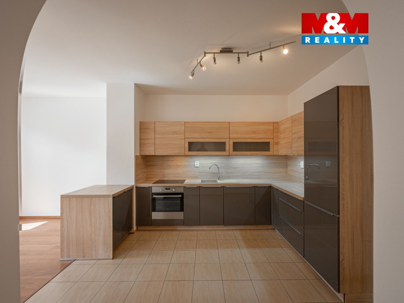 aa388bd9-d705-4726-83cf-ada4b4ff58ee.jpg