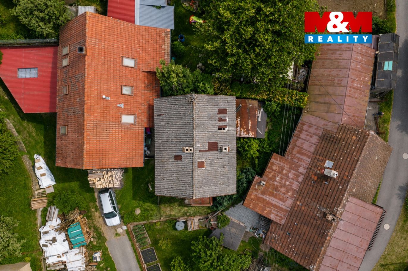 dům z dronu