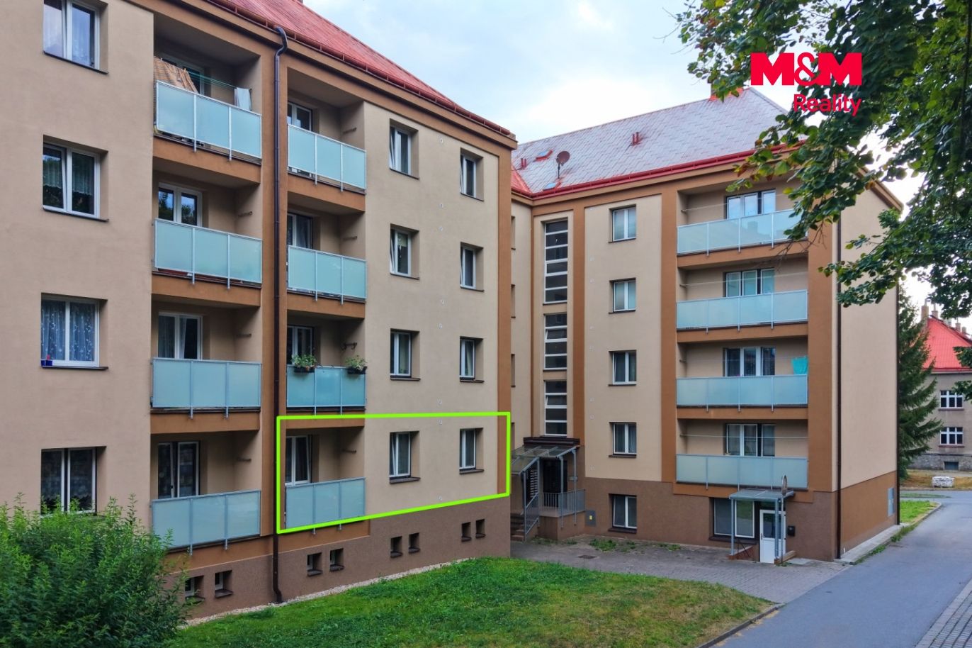 Dům a okolí
