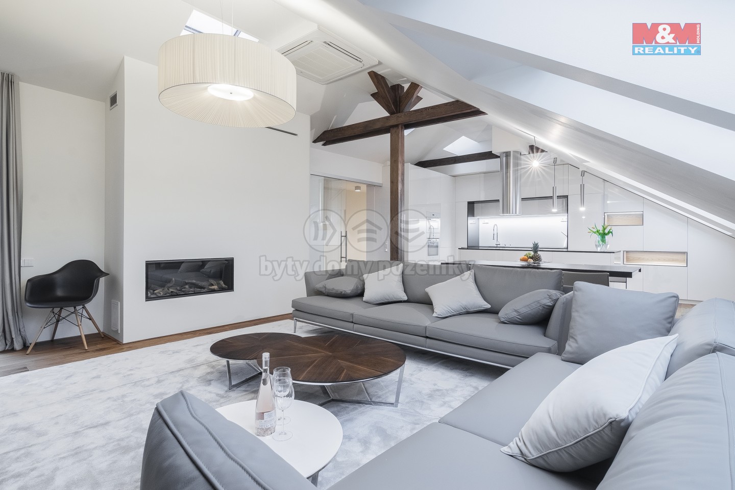 Prodej, mezonetový byt 4+kk, 203 m2, Praha, ul. Hálkova