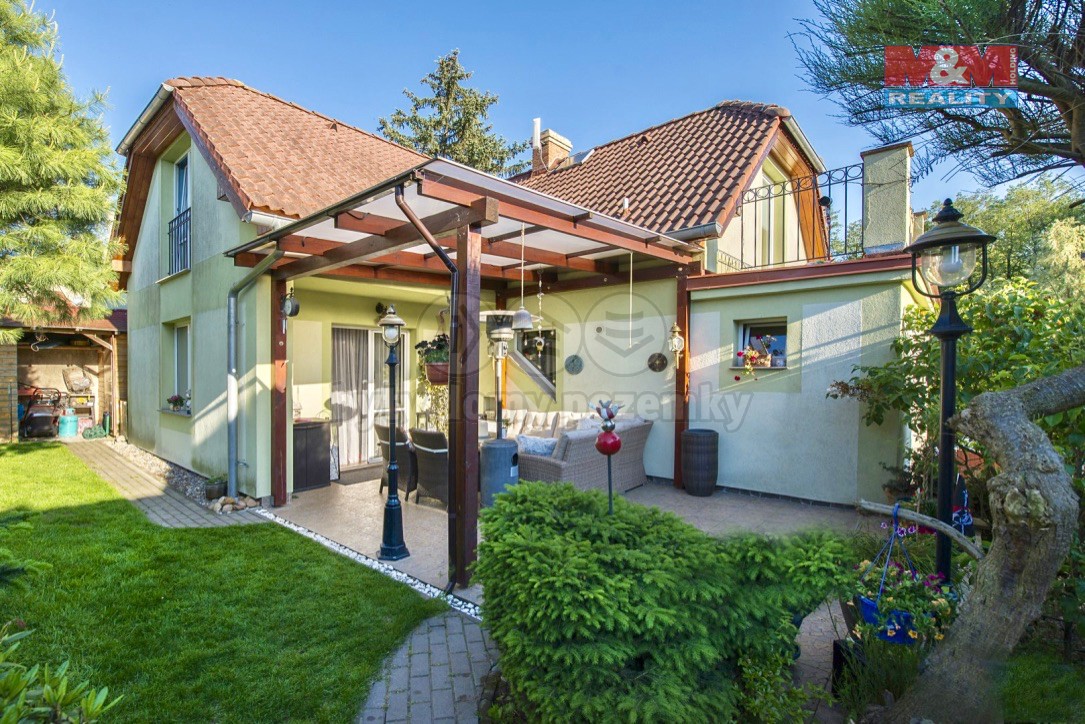 Prodej, rodinný dům, 3+kk a 1+kk, 212 m2, Praha 10 Pitkovice
