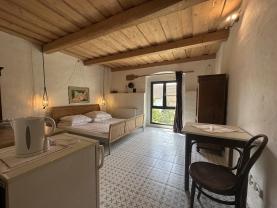 Pronájem bytu 1+kk, 28 m², Černiv
