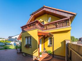 Prodej rodinného domu, 370 m², Mochov