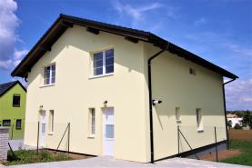 Pronájem 1/2 RD, 3+kk, 90 m2, Makotřasy, okr. Kladno