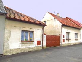 Prodej, rodinný dům 4+2, 1120 m2, Malé Žernoseky