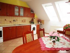 Prodej, rodinný dům 13+3, 530 m2, Brno