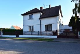 Prodej, rodinný dům, 5+2, 270m2, Luštěnice