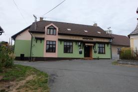 Rodinný dům s komerčním prostorem, 445 m2, Počepice